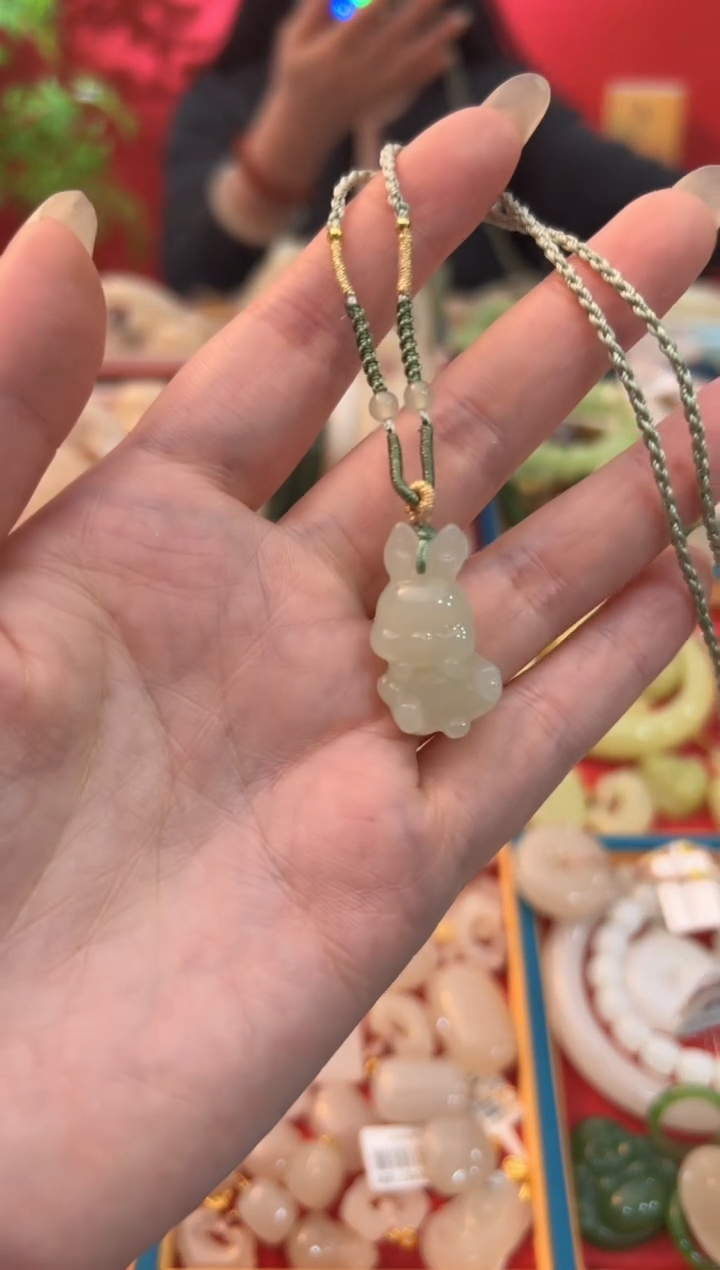 【闪购商品】和田玉吊坠未镶嵌晴水立体兔子