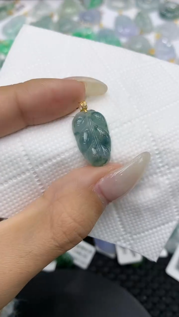 颈饰18K金镶嵌翡翠111111111111