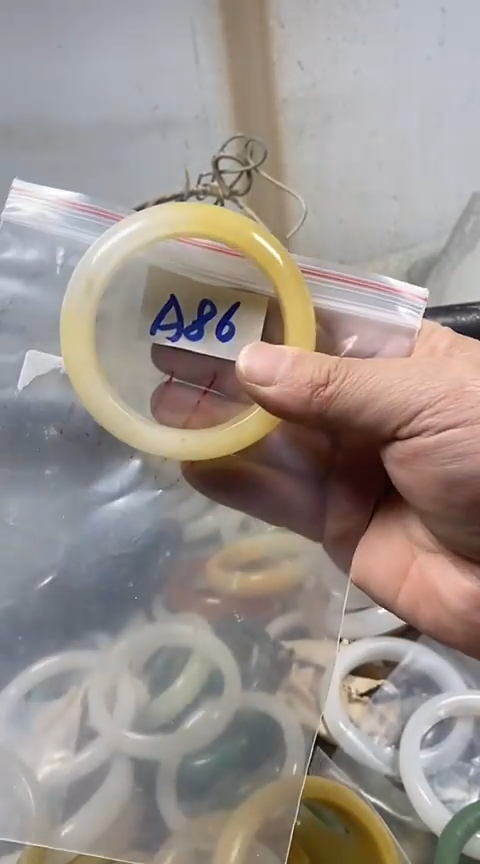 【闪购商品】石英质玉手镯未镶嵌1111