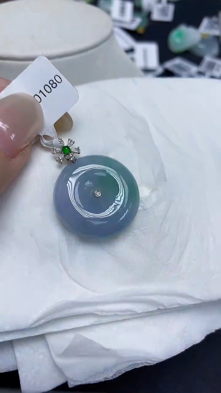 翡翠18K金镶嵌颈饰天然缅甸翡翠A货