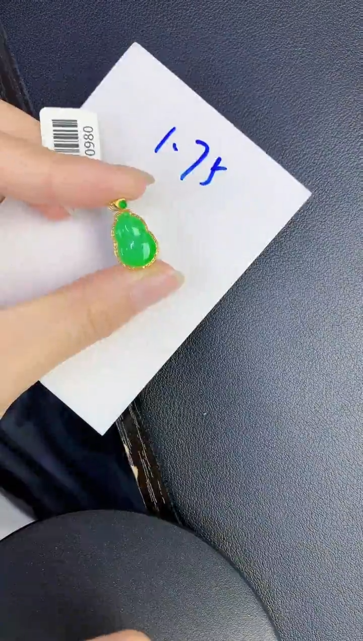颈饰18K金镶嵌翡翠嗯*缅甸天然翡翠A货