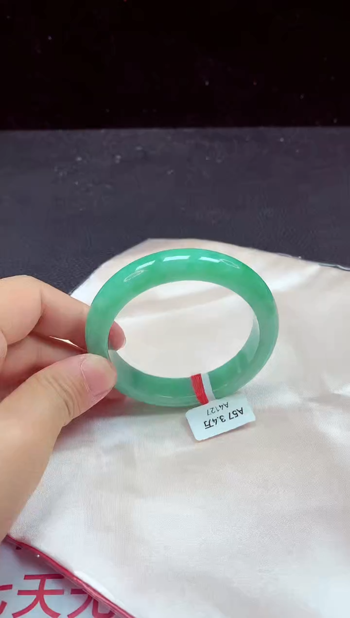 【闪购商品】翡翠手镯（圆镯）未镶嵌手镯57