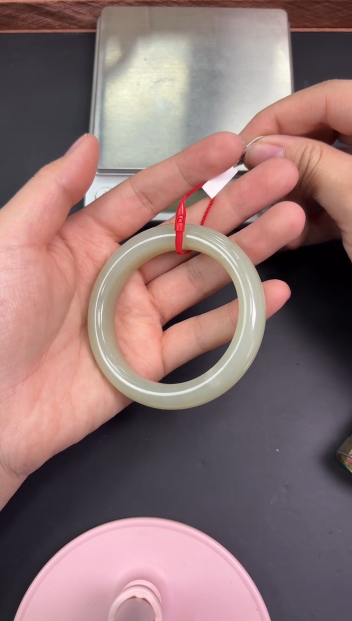 【闪购商品】和田玉手镯未镶嵌且末微色差近矿52