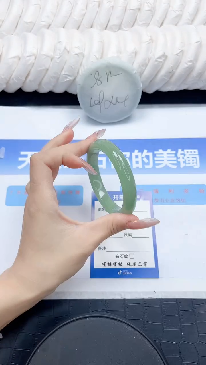 未镶嵌手镯石英质玉15-56