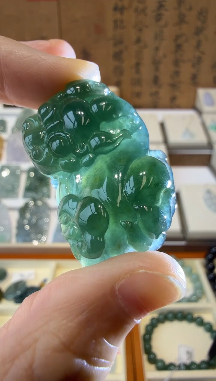 翡翠挂件未镶嵌A货翡翠多样性孤品