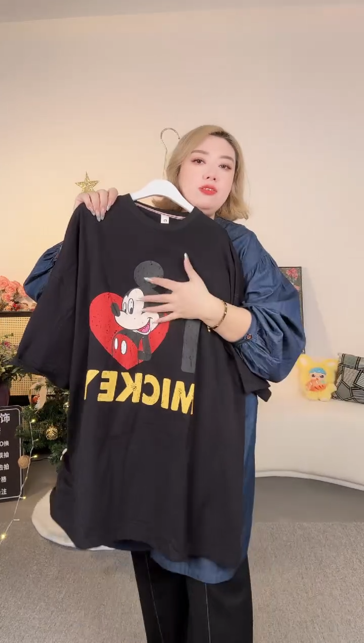 黑色米奇体恤 穿200斤