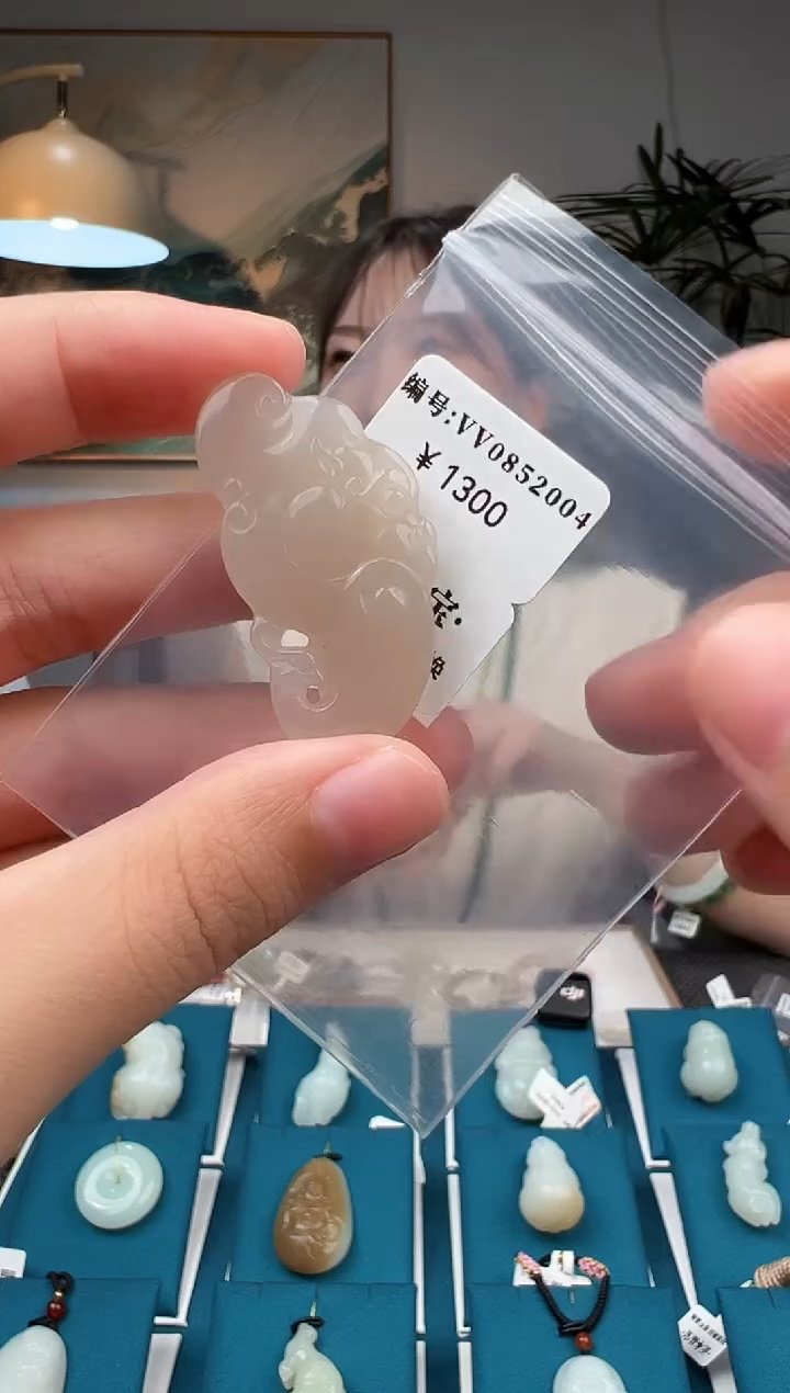 和田玉未镶嵌颈饰吊坠VV 