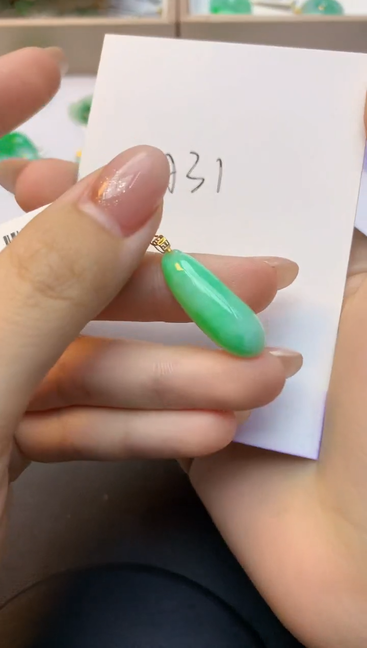 颈饰18K金镶嵌翡翠天然A货缅甸翡翠百元以上9元证书费自理