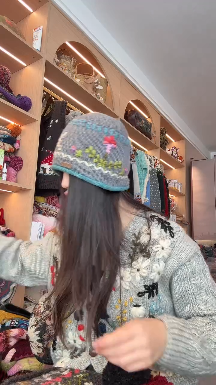 羊毛灰色卷边帽  
