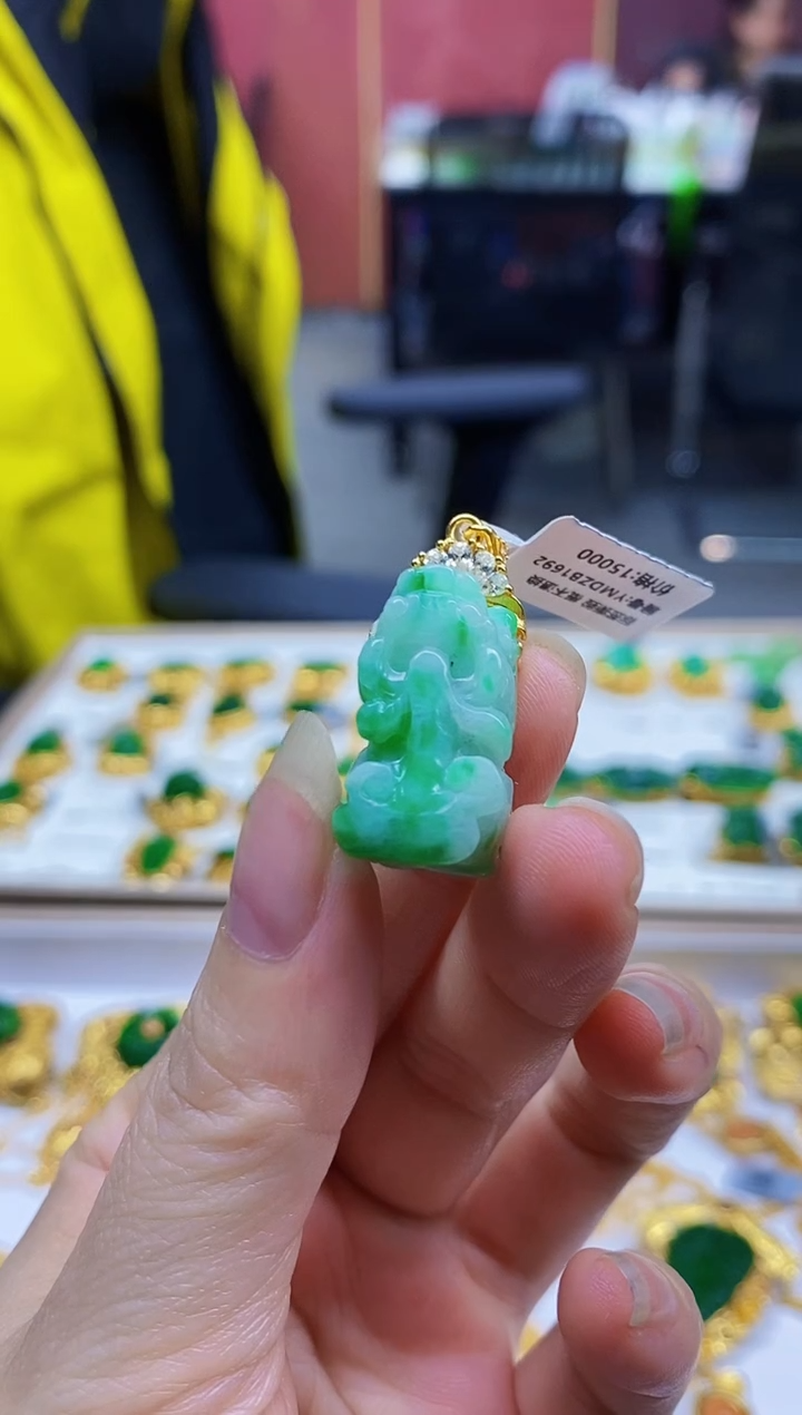 颈饰未镶嵌翡翠缘翡翠吊坠