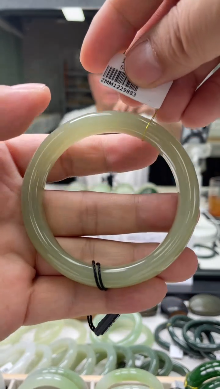 【闪购商品】和田玉手镯未镶嵌编码 9883圈口59-60