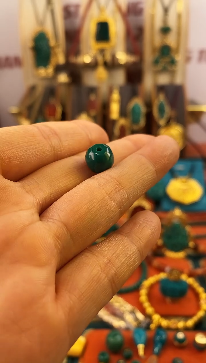 【闪购商品】绿松石.未镶嵌无相 微白 9.7mm1.37g