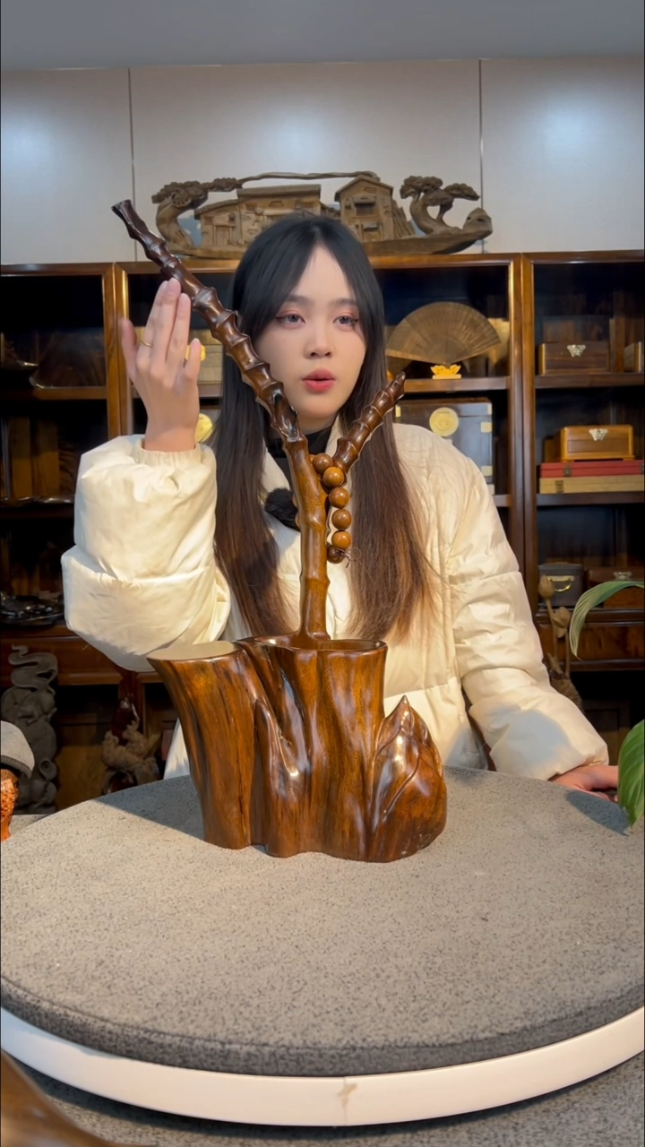 【闪购商品】金丝楠木雕节节高升笔筒