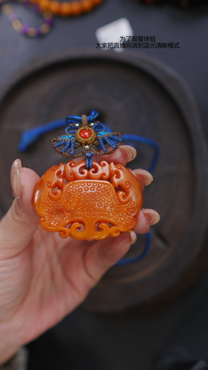 【闪购商品】琥珀裸石未镶嵌老蜡雕刻件（单品）