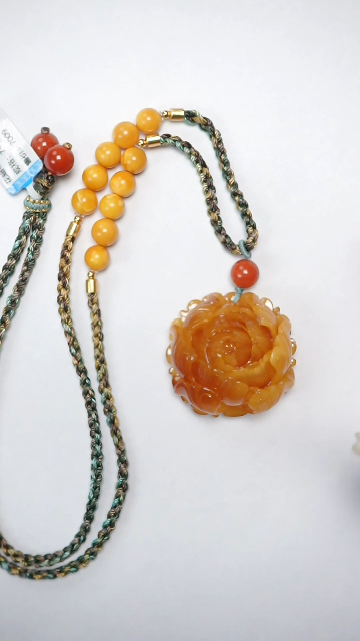 【闪购商品】未镶嵌琥珀颈饰花蜡牡丹花吊坠