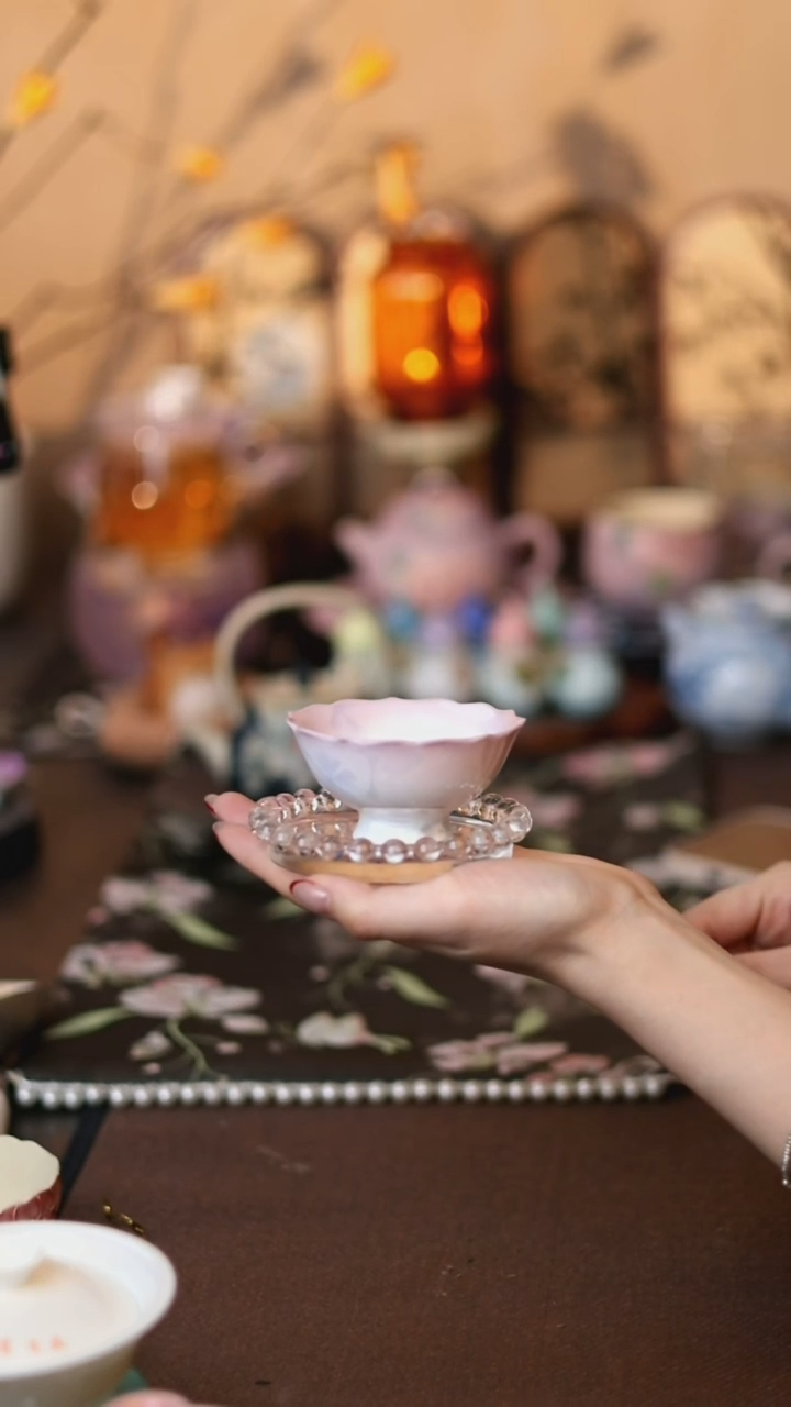 结晶釉渐变紫花边杯