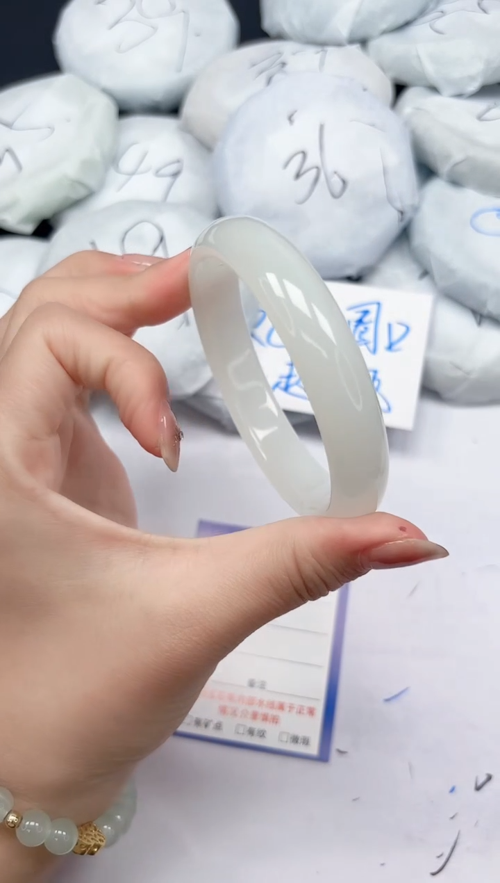 未镶嵌手镯石英质玉152/62.5