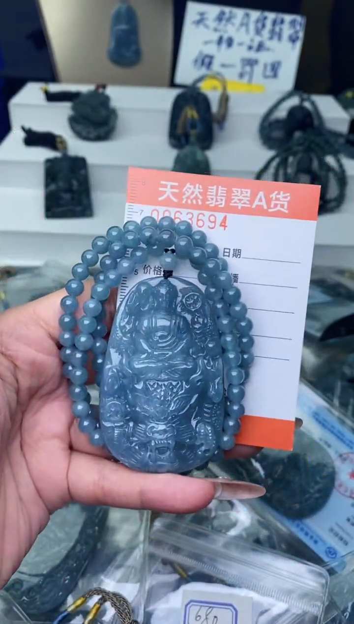 【闪购商品】翡翠颈饰未镶嵌··········