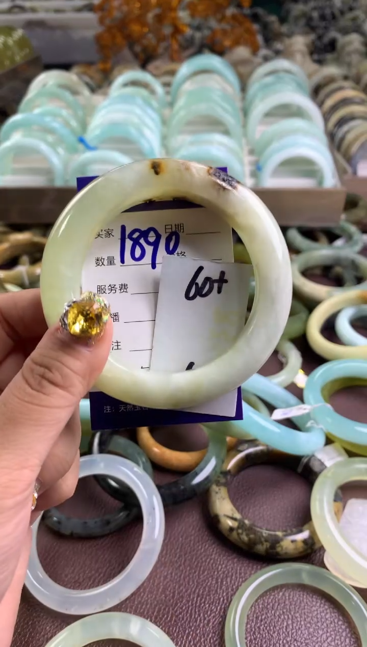 【闪购商品】蛇纹石玉手镯未镶嵌1890