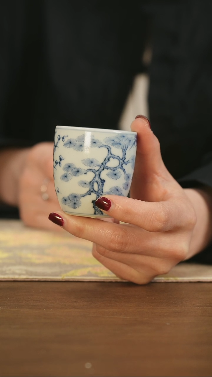 【闪购商品】景德镇手工青花松竹梅手雷杯