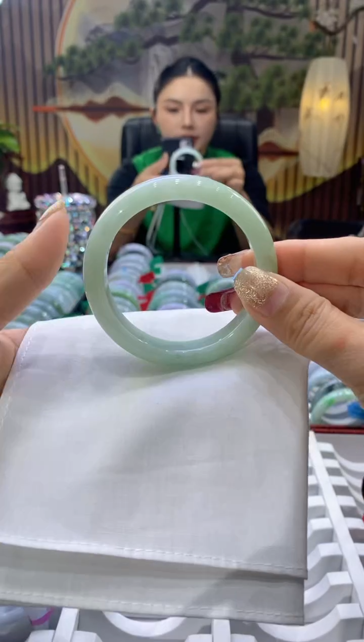 【闪购商品】翡翠未镶嵌手镯多人06045