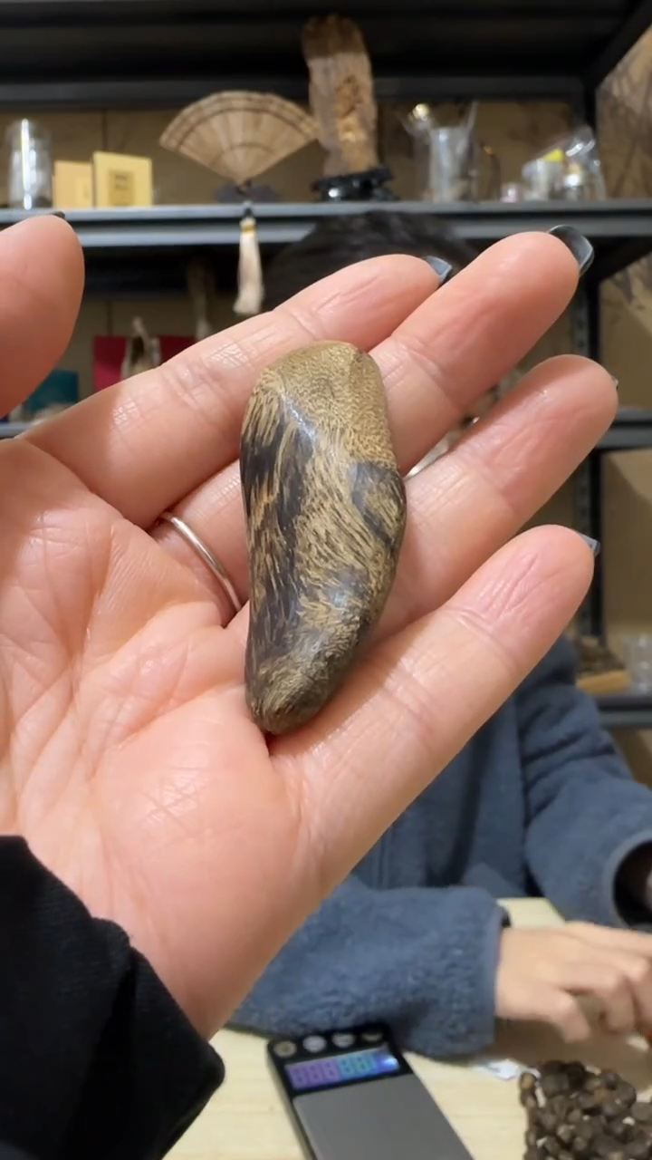 【闪购商品】沉香手把件8号加里曼丹沉水野料5.4克