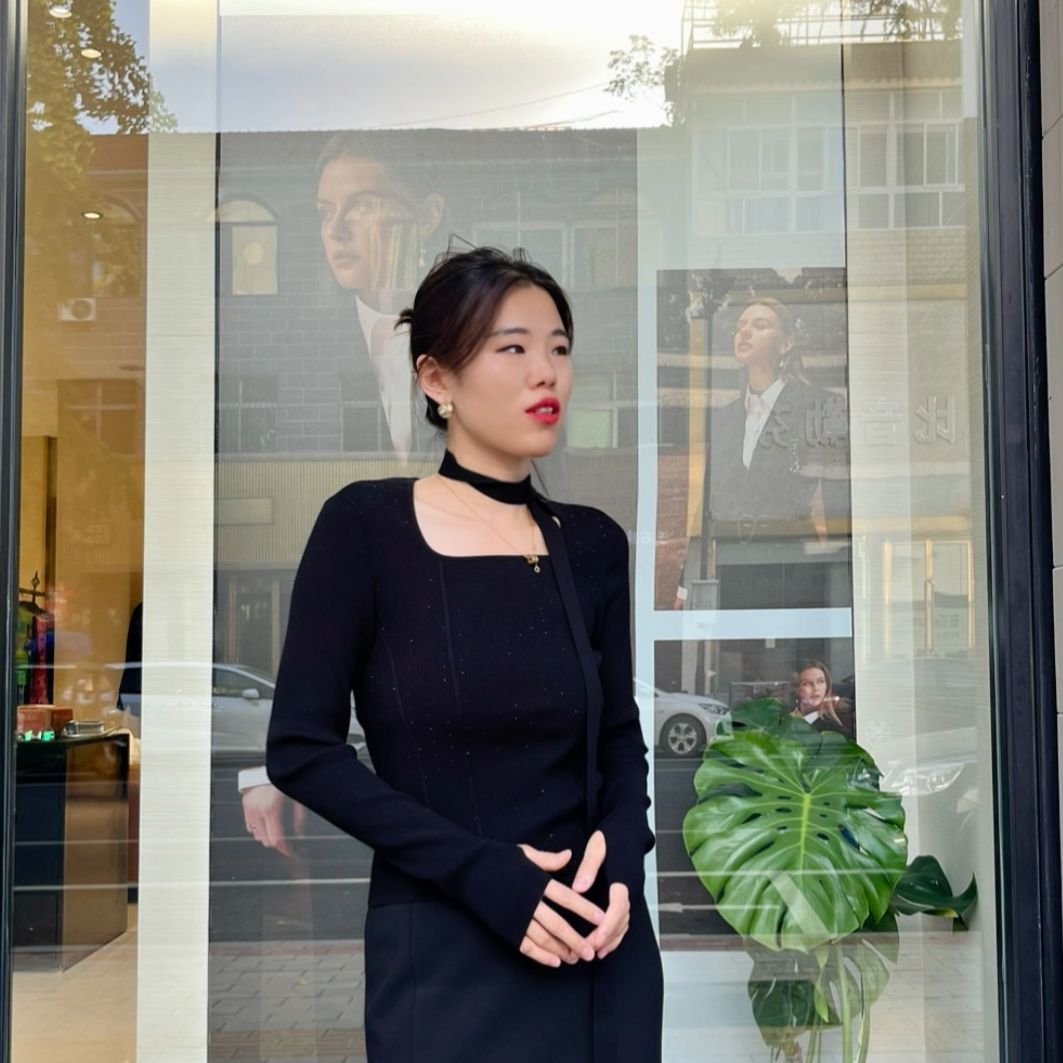 华家曼新品秋黑色烫钻针织衫显瘦高级有女人味大方领