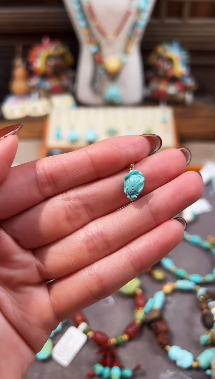 18K金镶嵌绿松石提溜白菜