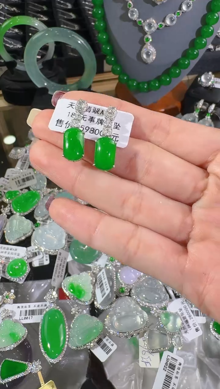 【闪购商品】翡翠耳饰18K金镶嵌蛋面