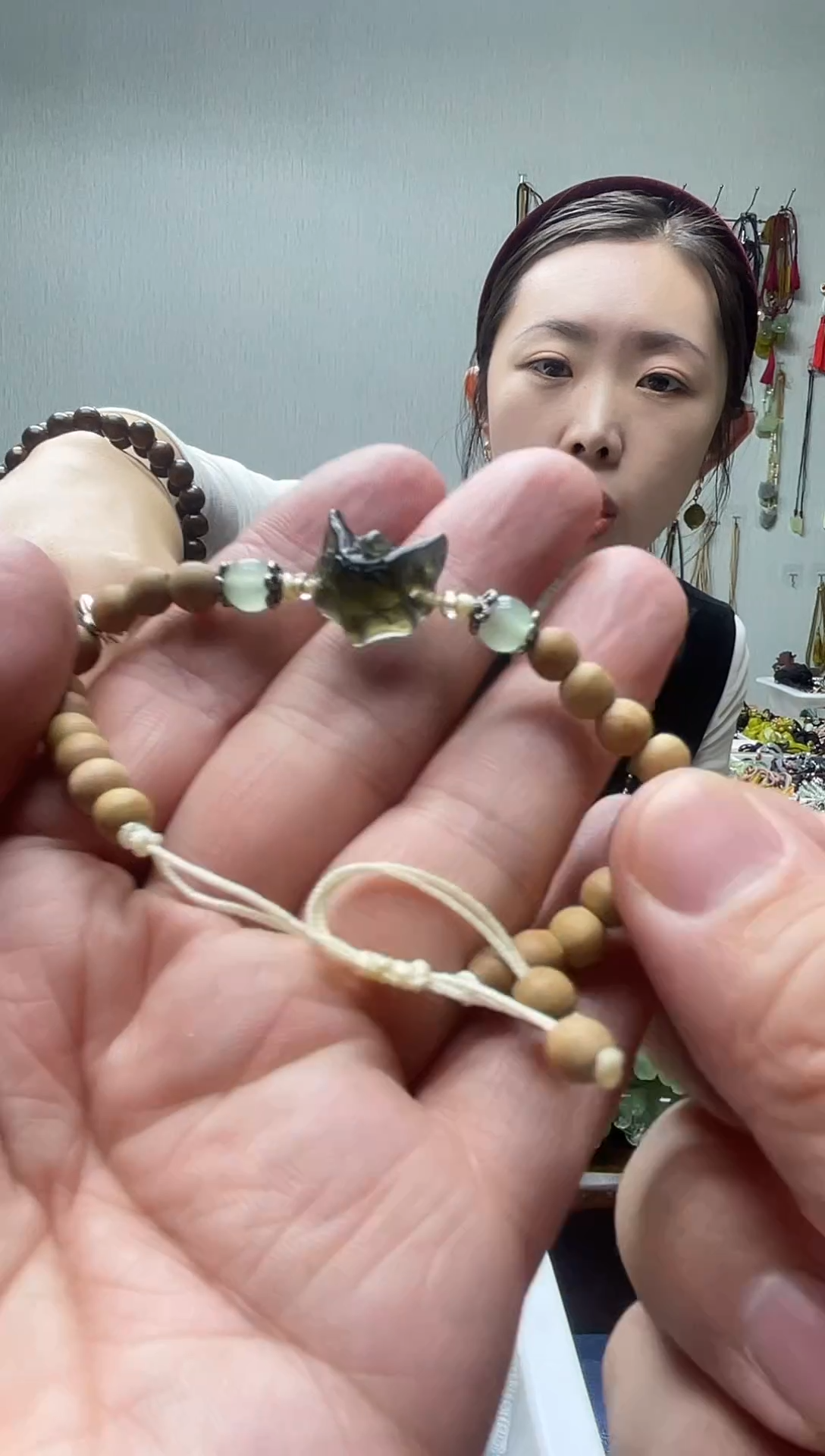 未镶嵌岫玉颈饰·