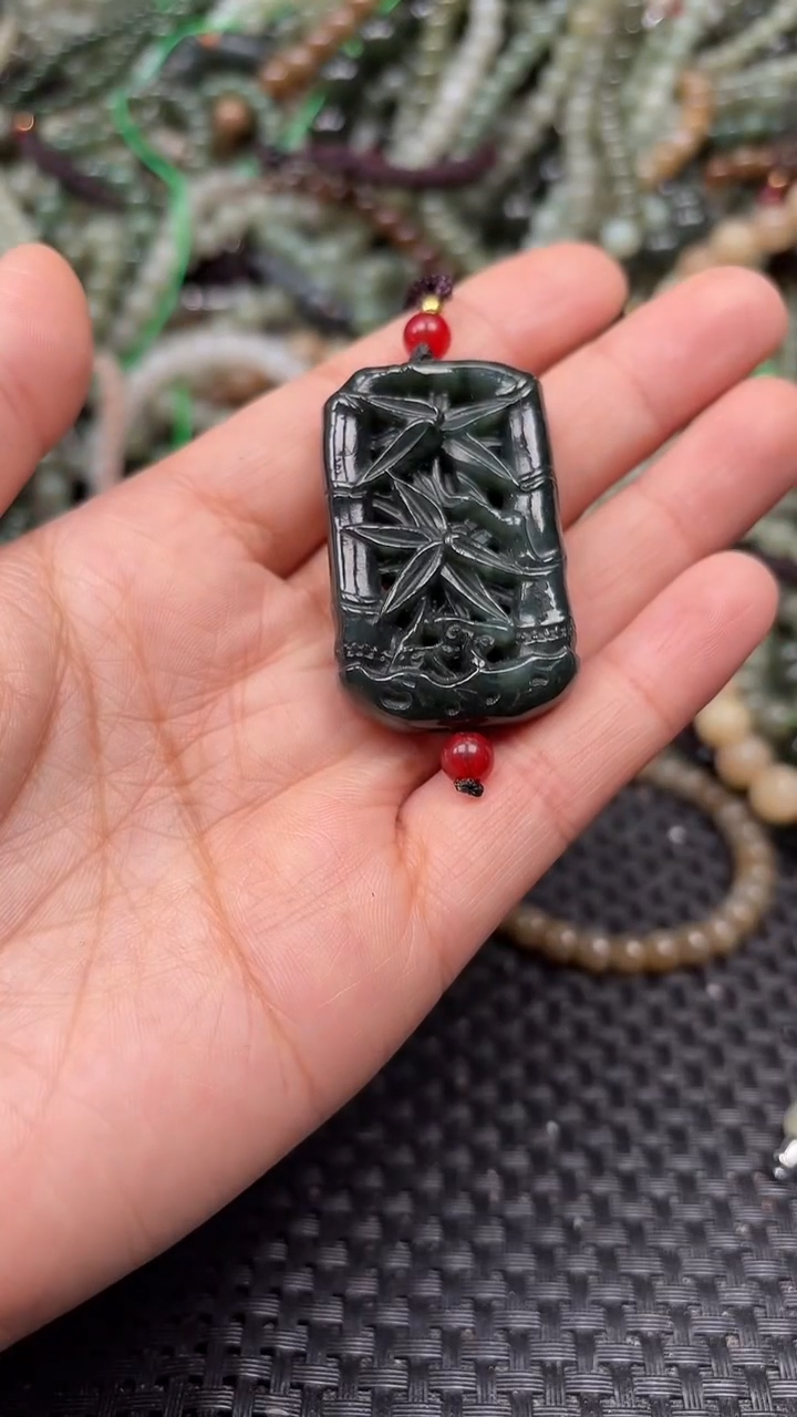 颈饰未镶嵌和田玉1