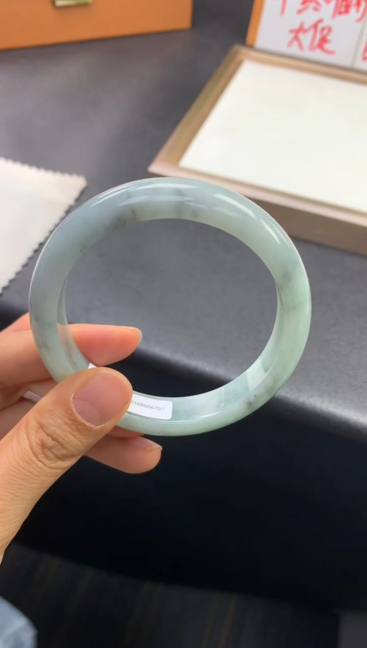 未镶嵌手镯翡翠退货需手镯吊牌标签完好