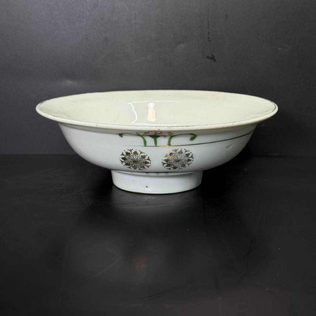 Lot9-粉彩花卉纹碗-清代年制款直径16cm-YC12080003001010