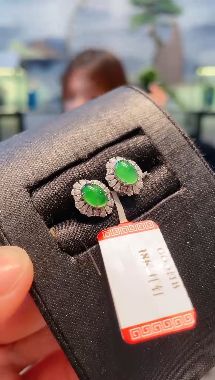 【闪购商品】翡翠吊坠(不含链)18K金镶嵌A167天然A货翡翠