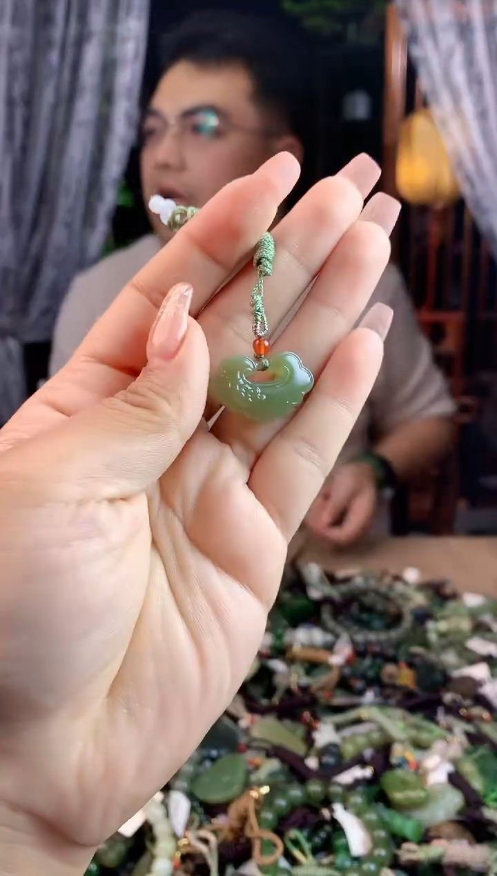 【闪购商品】和田玉挂件未镶嵌多样性发货拍一发一