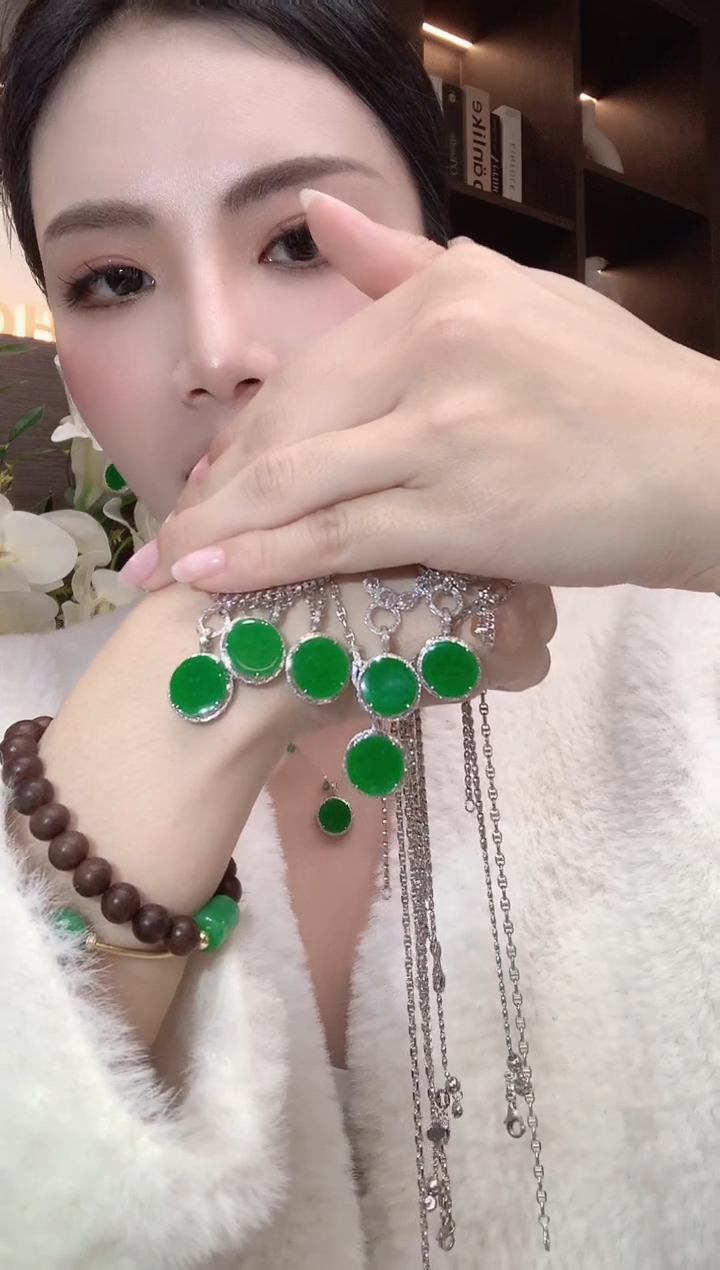 【云中意】-18K金 翡翠百搭扣圆牌吊坠（不含链）- 多样性发一件dmlz