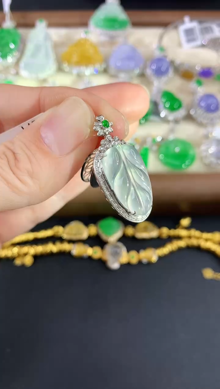 吊坠(不含链)18K金镶嵌翡翠189|8800