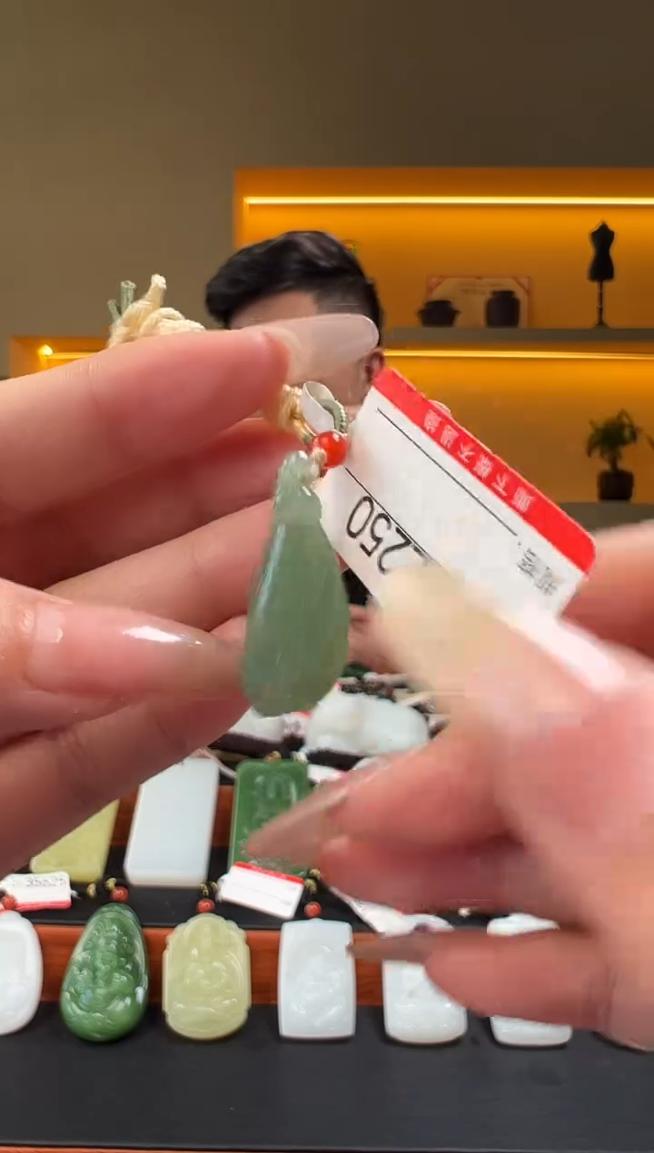 颈饰未镶嵌和田玉2250