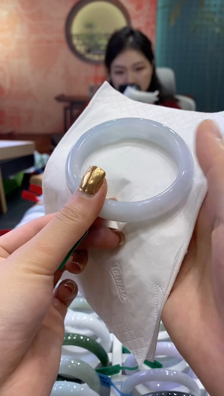 【闪购商品】翡翠手镯未镶嵌多人19126