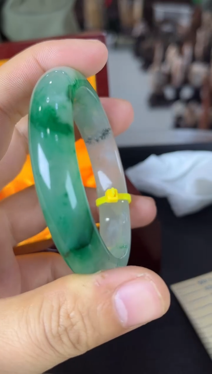 缅甸天然缅绿手镯