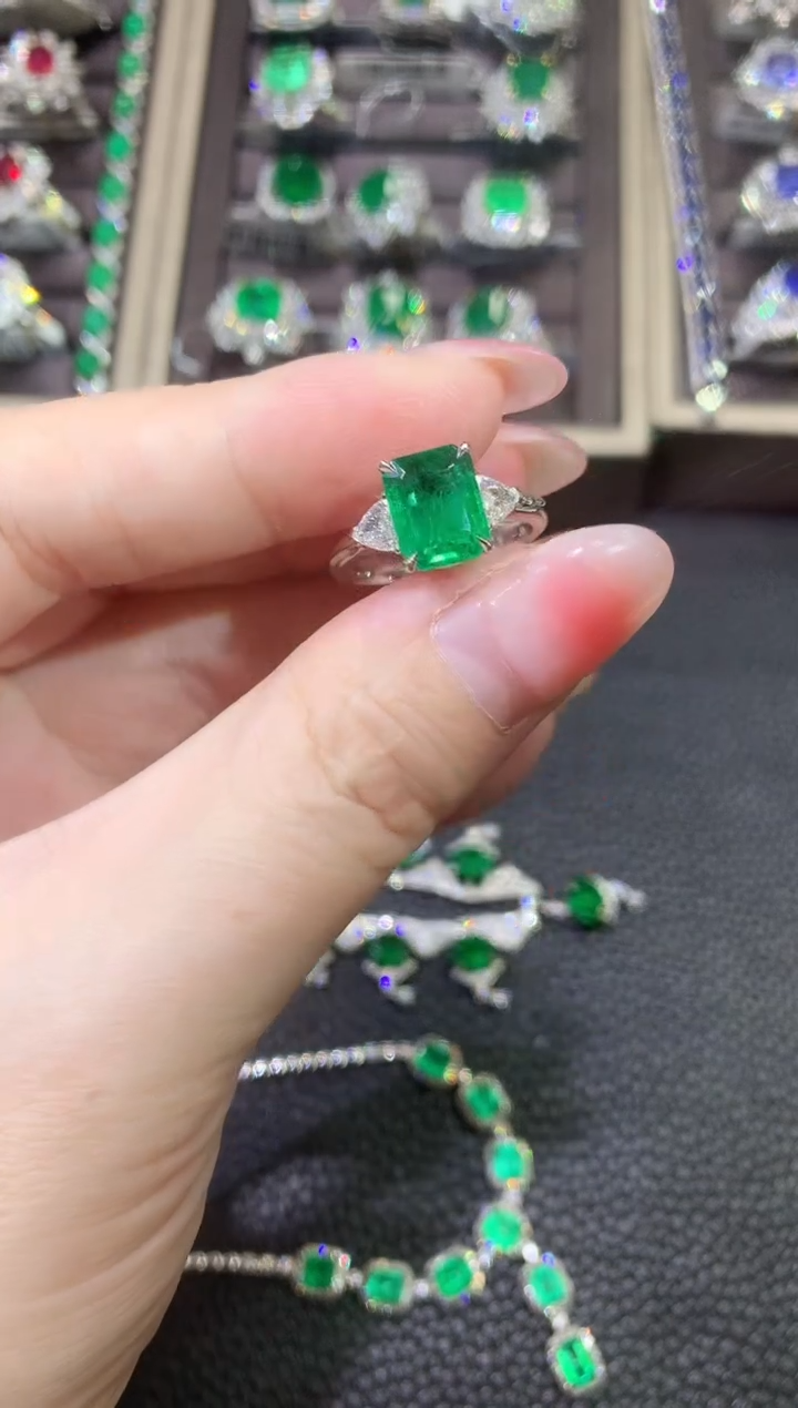 【闪购商品】祖母绿戒指18K金镶嵌C87 