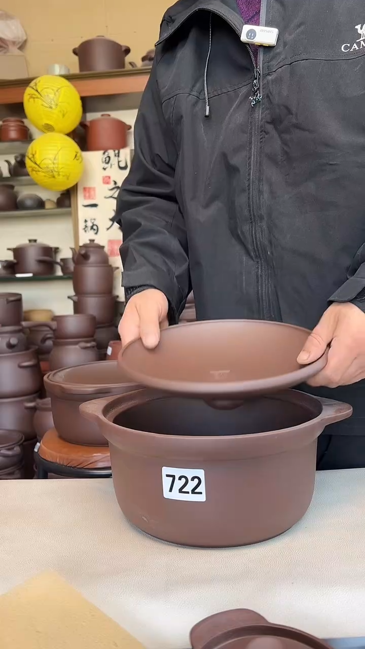 宜兴紫砂微瑕3升锅紫泥   722