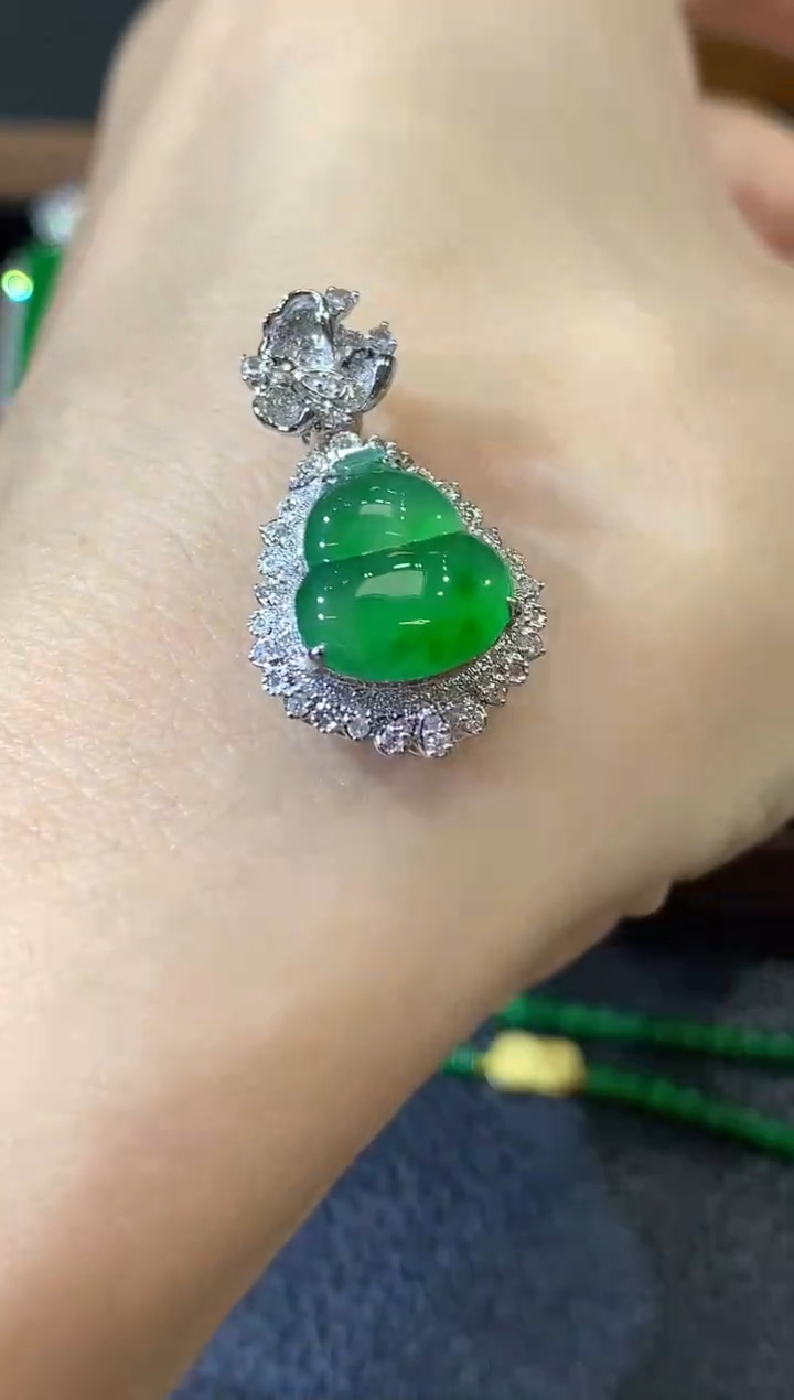 吊坠(不含链)18K金镶嵌翡翠A127
