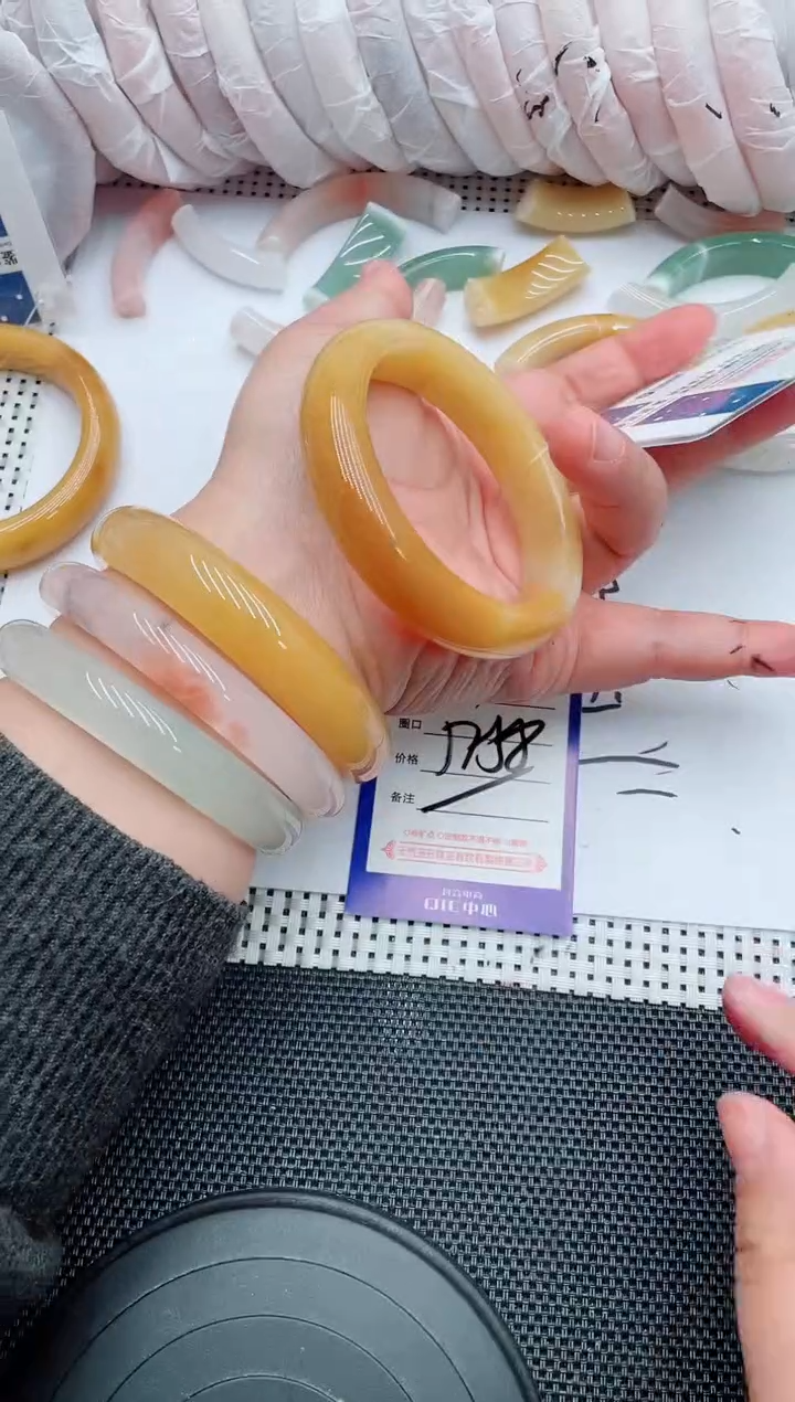 未镶嵌手镯石英质玉100-57-58