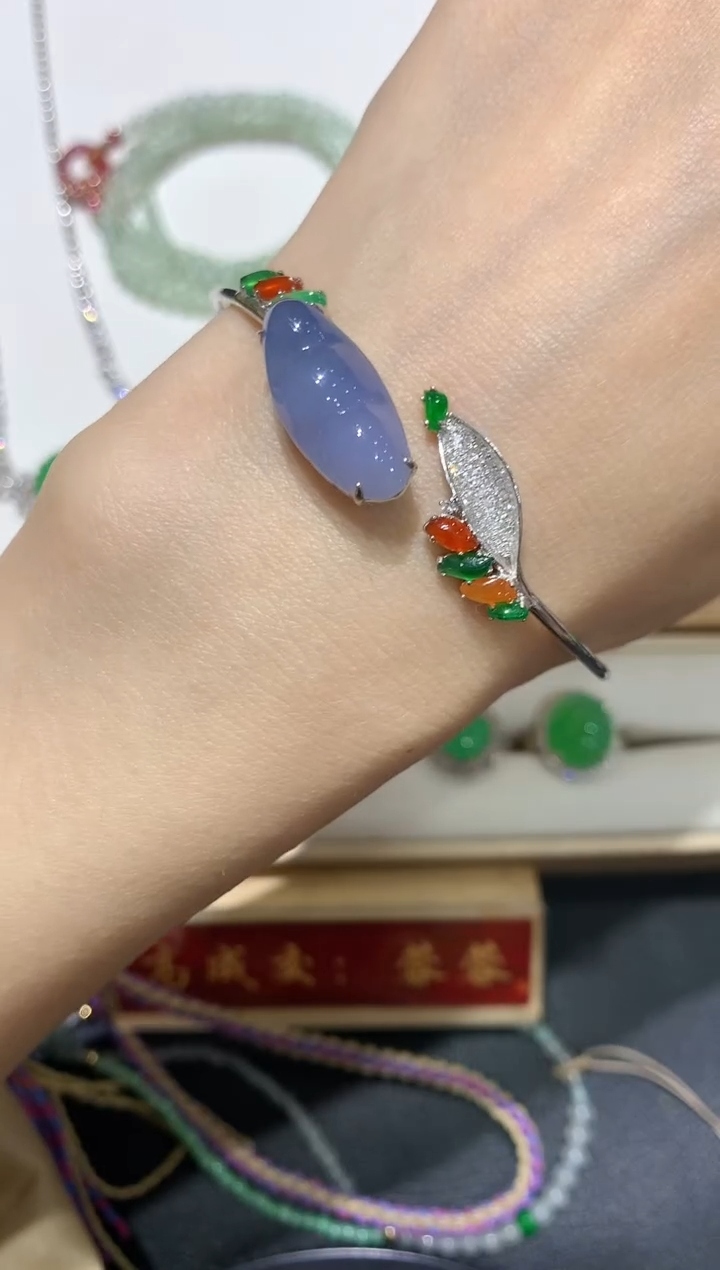 【闪购商品】翡翠吊坠(不含链)18K金镶嵌团购1