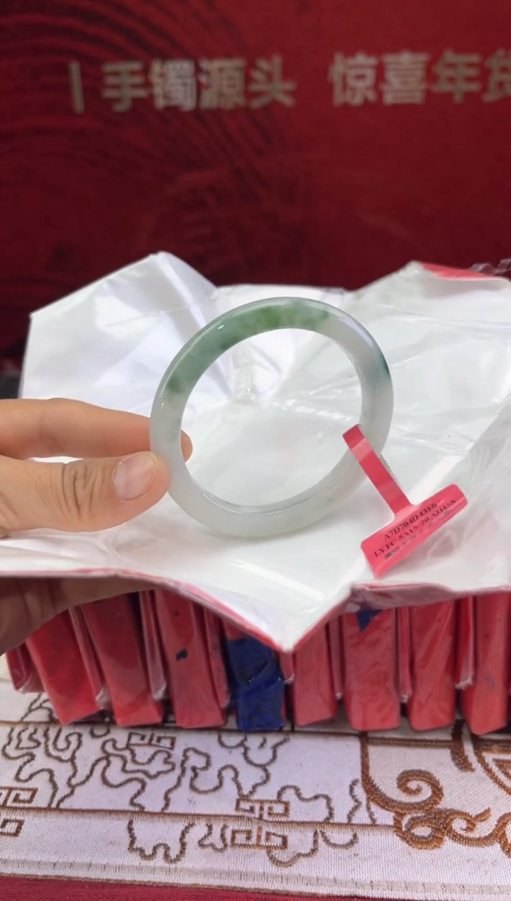 【闪购商品】翡翠手镯未镶嵌翡翠手镯/贵妃镯