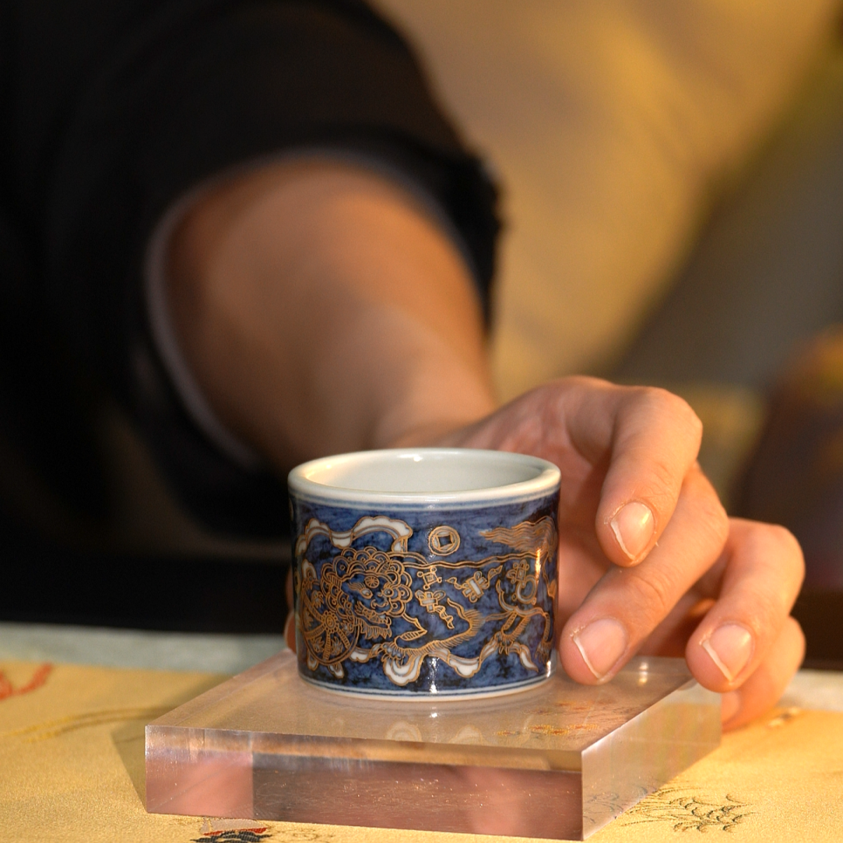 LXT逸古堂描金地皮狮子扳指杯ygt0507