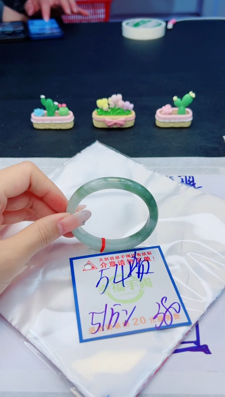 【闪购商品】翡翠手镯未镶嵌，质检证书图片色彩偏黑白