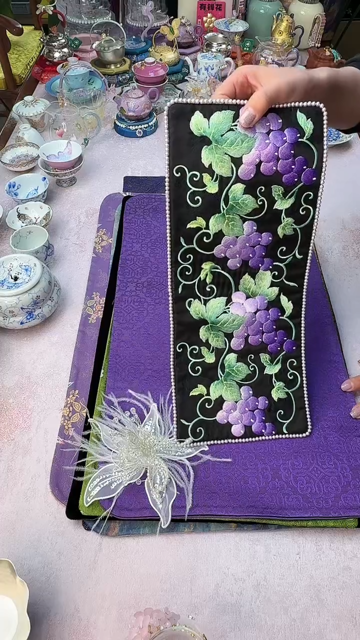 81葡萄钉珠茶席  