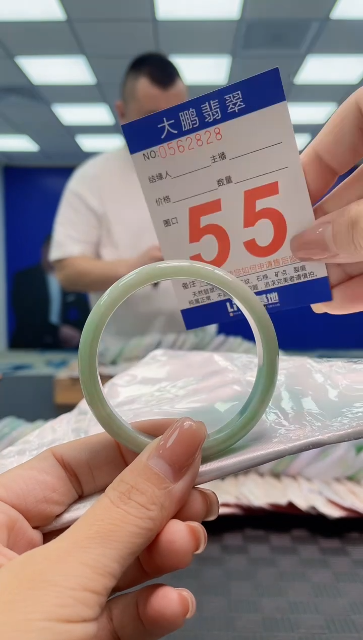 翡翠手镯未镶嵌AAAAAAAA